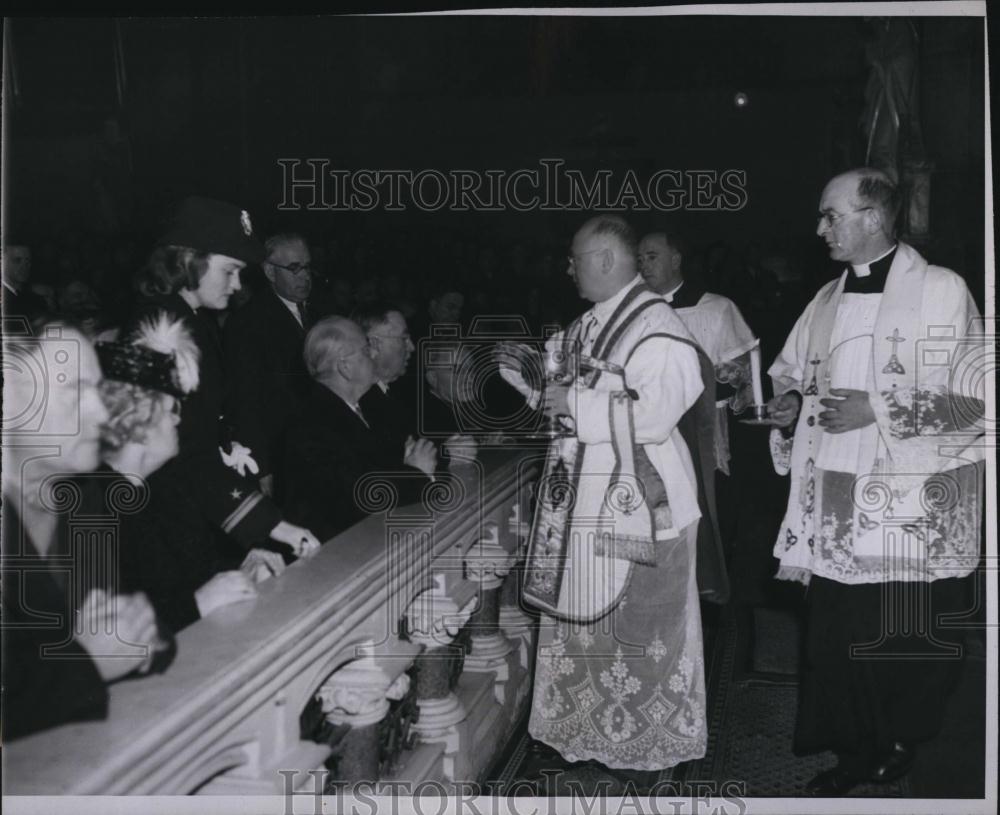 1946 Press Photo Francis Cardinal Spellman at St John&#39;s Cathedral in Ireland - Historic Images