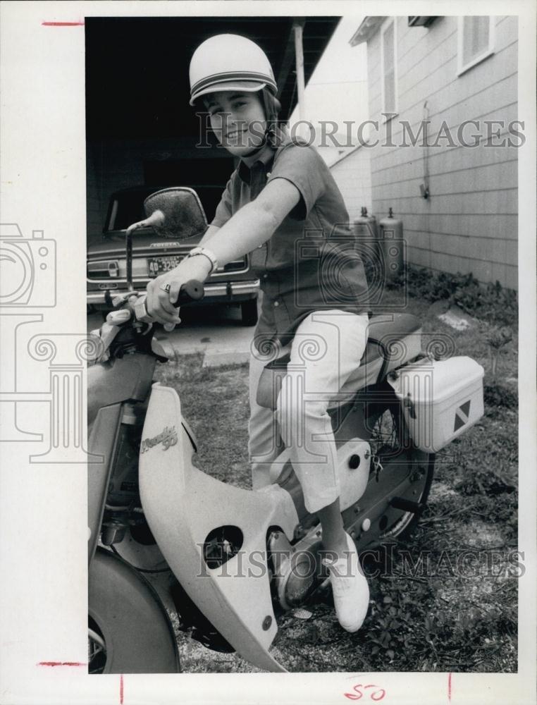 1966 Press Photo 14-year old Leslie Rojohn auditions for the musical &quot;Oliver&quot; - Historic Images