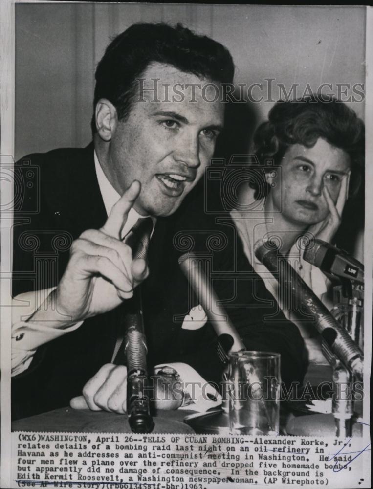 1963 Press Photo Alexander Rorke Jr News Conference Bombing Raid Edith Roosevelt - Historic Images