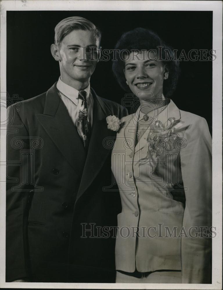 1951 Press Photo Wedding of John Kerekes &amp; Marie Moyer - RSL93379 - Historic Images