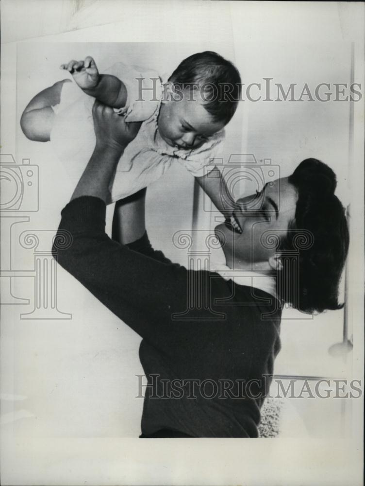 1954 Press Photo Actress Audrey Dalton &amp; Daughter Tara - RSL44833 - Historic Images