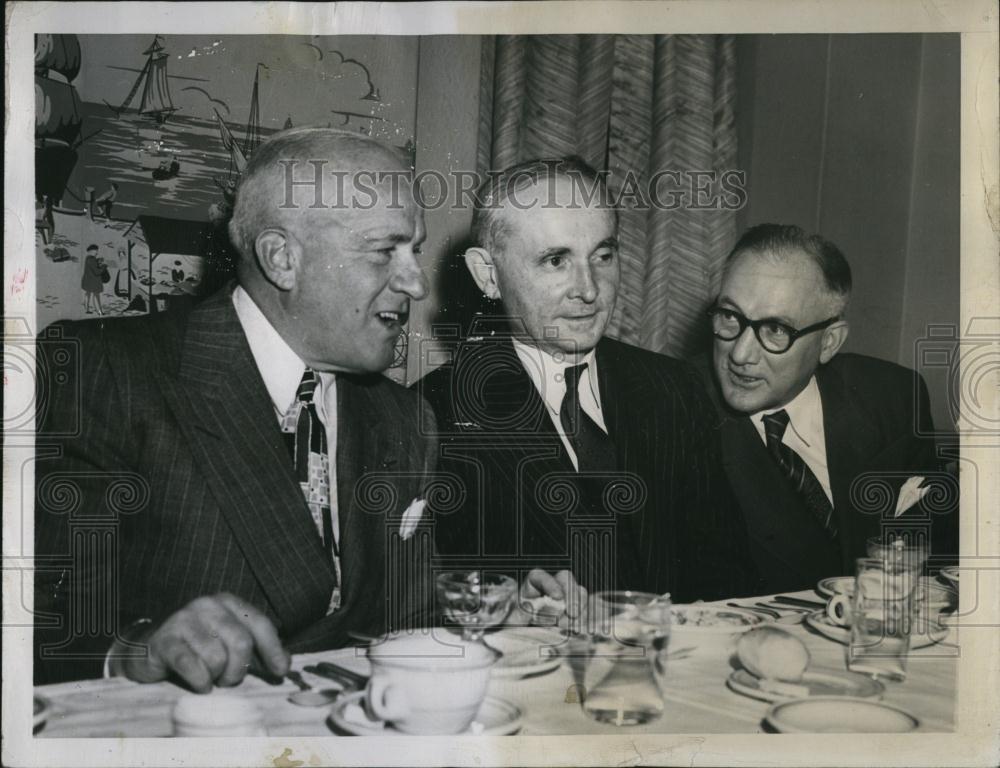 1946 Press Photo Sigma Delta Chi Fraternity Dinner with Arthur Baer - RSL87057 - Historic Images