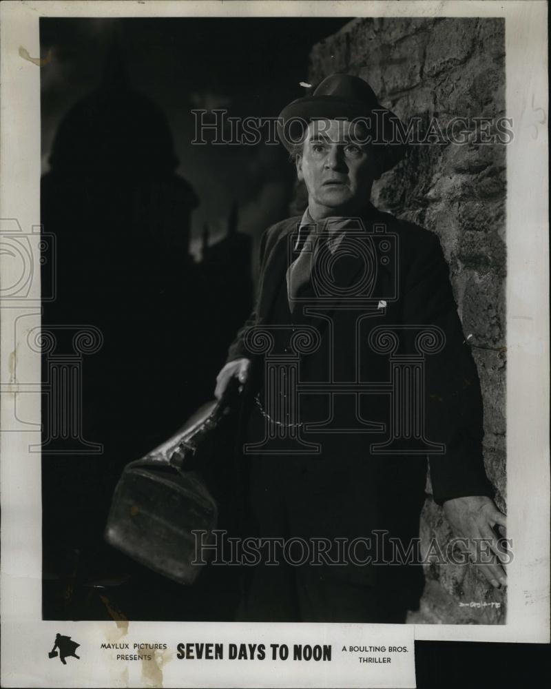 1951 Press Photo Barry Jones in &quot;Seven Days To Noon&quot; - RSL84039 - Historic Images