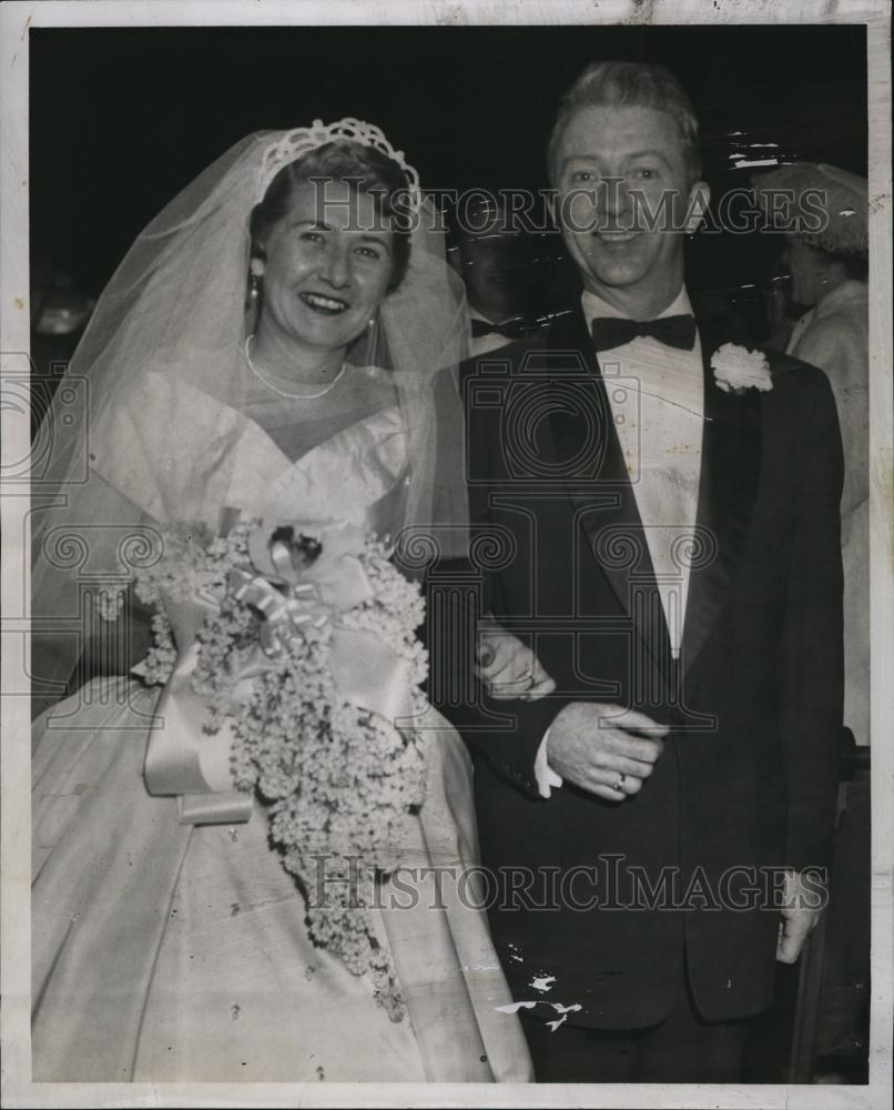 1957 Press Photo Sarah &quot;Sally&quot; Moran and Det Sgt Raymond Mahonay wed - Historic Images