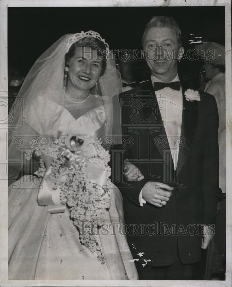 1957 Press Photo Sarah "Sally" Moran and Det Sgt Raymond Mahonay wed - Historic Images