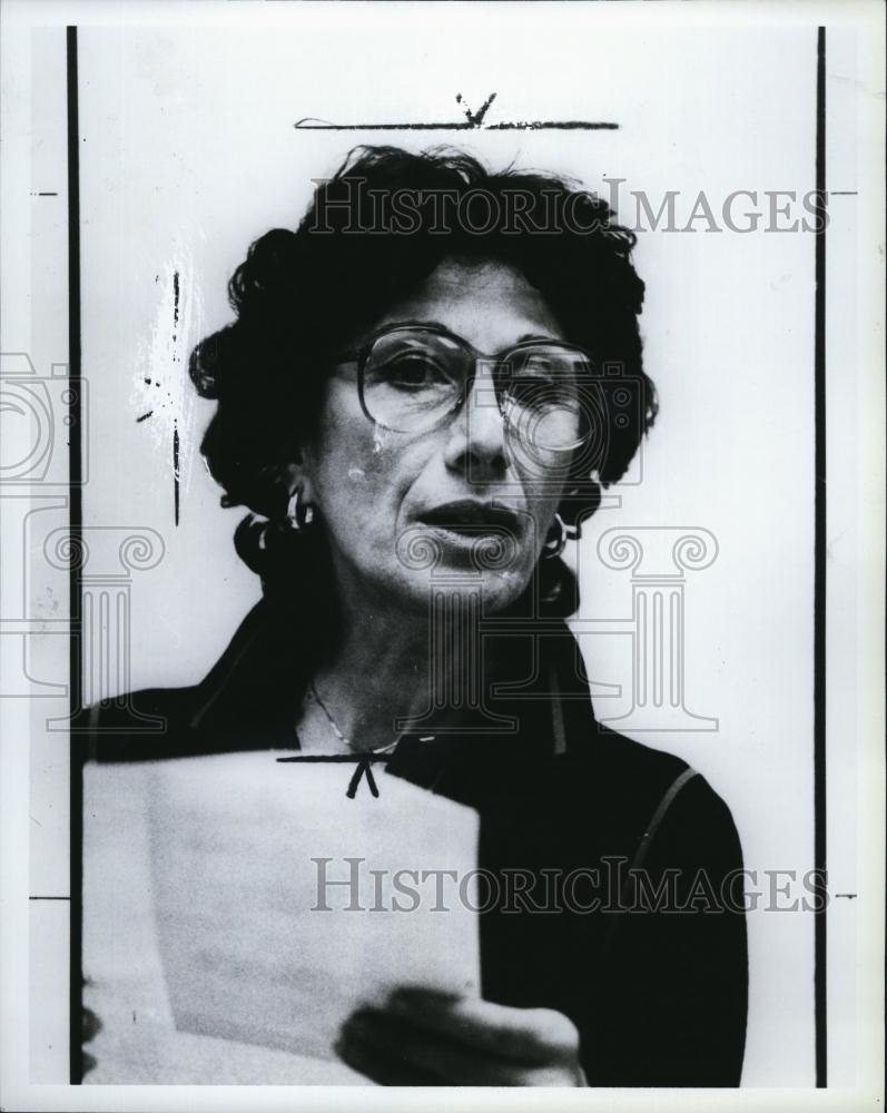 Press Photo Agnes Missirian professor - RSL82863 - Historic Images