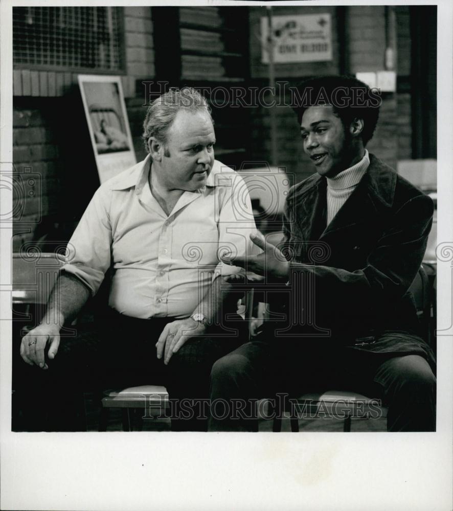 1971 Press Photo Actor Mike Evans on television series set entertainer - Historic Images