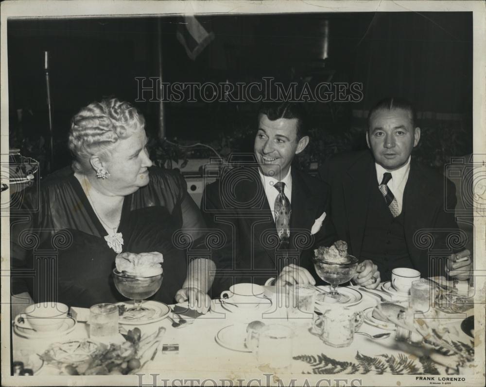 1949 Press Photo Singer Dennis Day, Mayor Michael Neville, Miss Marie Dever - Historic Images