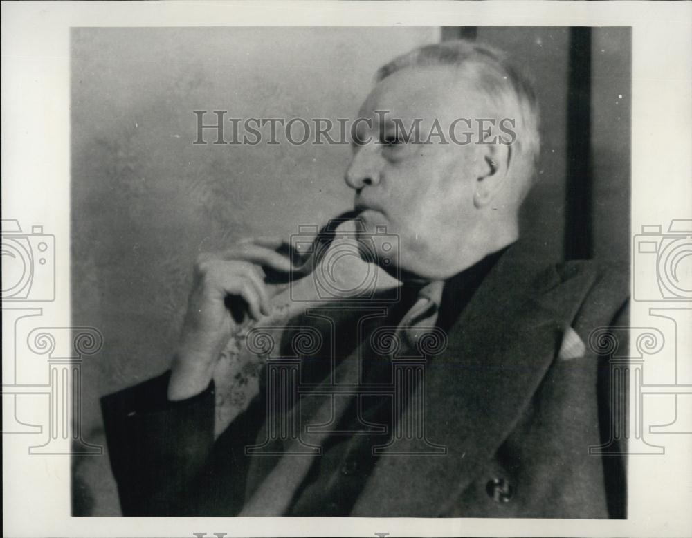 1953 Press Photo John Daniels, author, researcher - RSL06345 - Historic Images