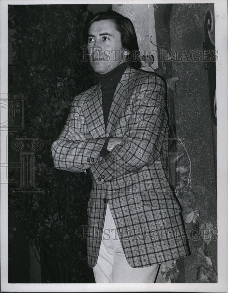 1971 Press Photo Brian Beford Actor Standing against a tree - RSL84119 - Historic Images