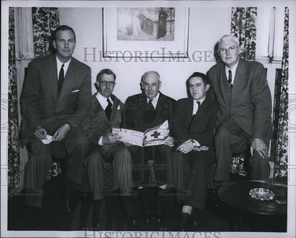 1958 Press Photo Red Cross Leaders: R Axton, G Smith, Royal Barry Wills - Historic Images