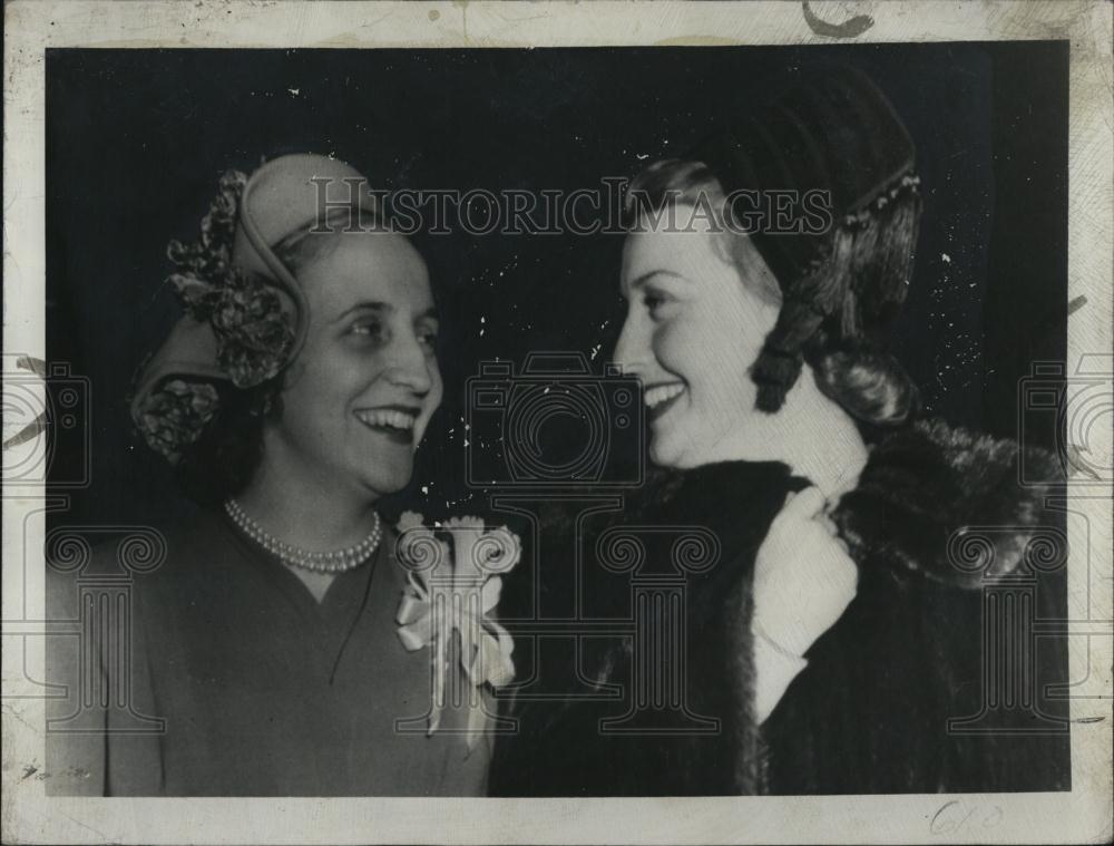 1943 Press Photo Miss Margaret Truman, Singer Jeannette MacDonal - RSL06461 - Historic Images