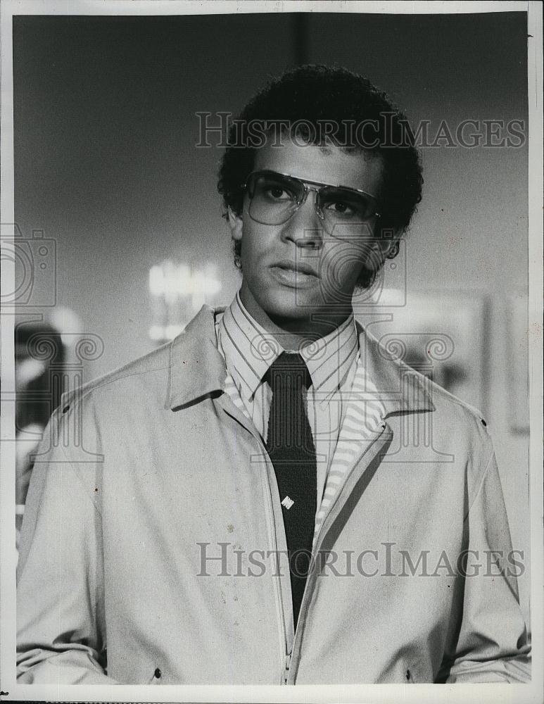 1983 Press Photo Actor Brian Mitchell In &quot;Trapper John MD&quot; - RSL82191 - Historic Images