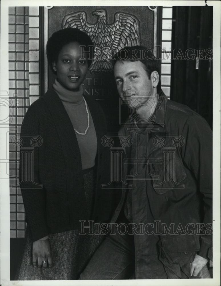 1986 Press Photo John Ritter, Alfre Woodard &quot;Unnatural Causes&quot; - RSL47145 - Historic Images