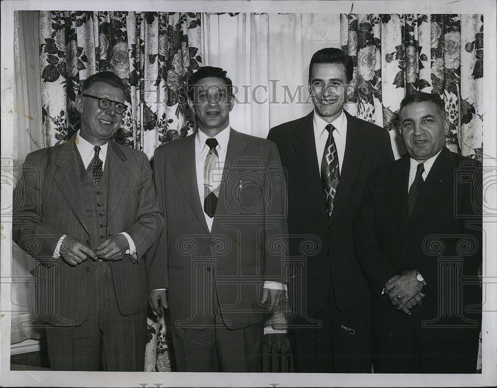 1954 Press Photo Arthur Mayer, Al Cramer, Nicholas Patsos RCA color Clinic - Historic Images