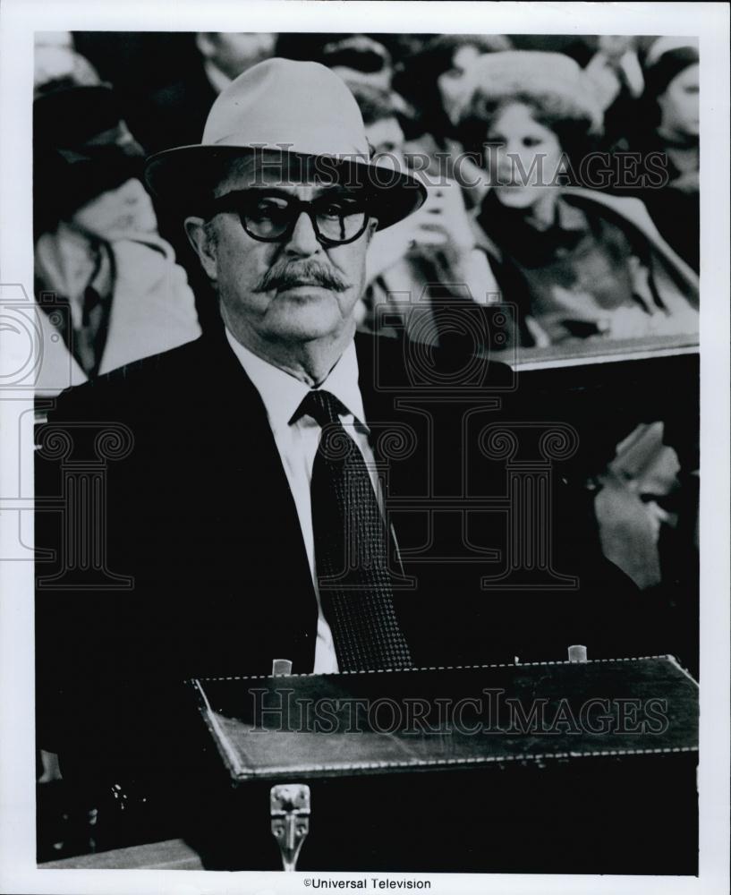 1975 Press Photo Actor Ray Milland In &quot;Ellery Queen&quot; - RSL60869 - Historic Images