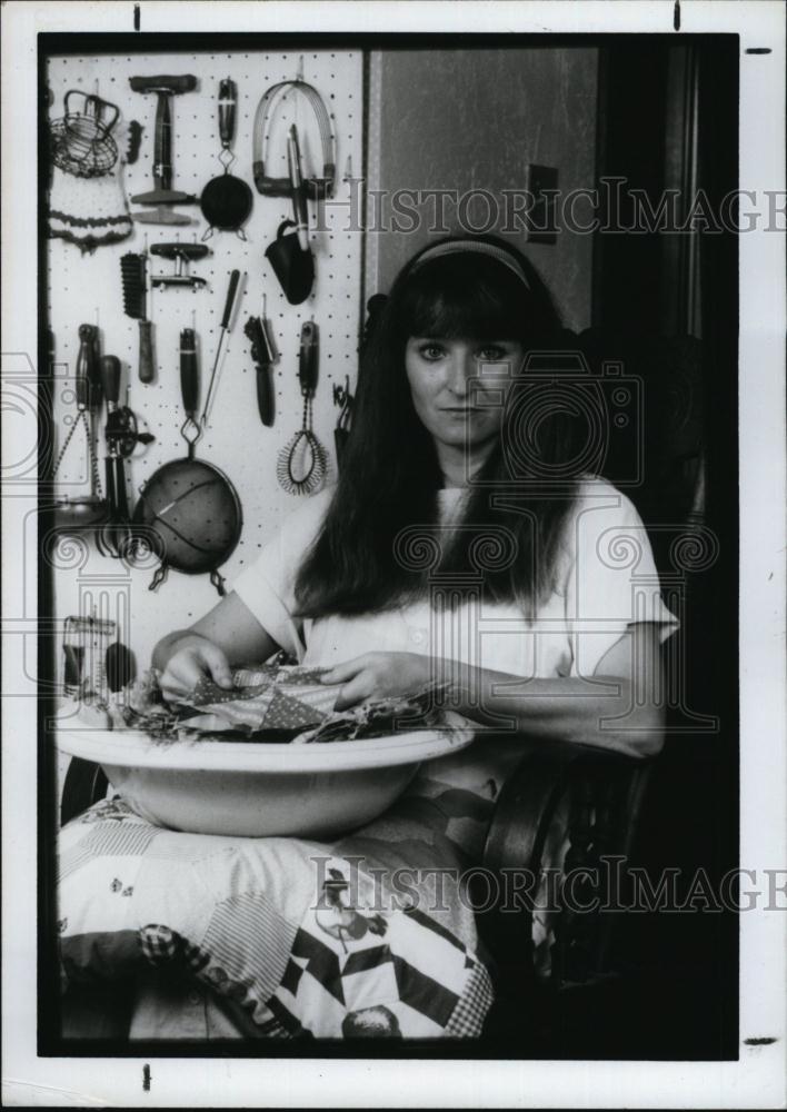 1990 Press Photo Betti Parish of New Port Richey suffered from enlarged ovary - Historic Images
