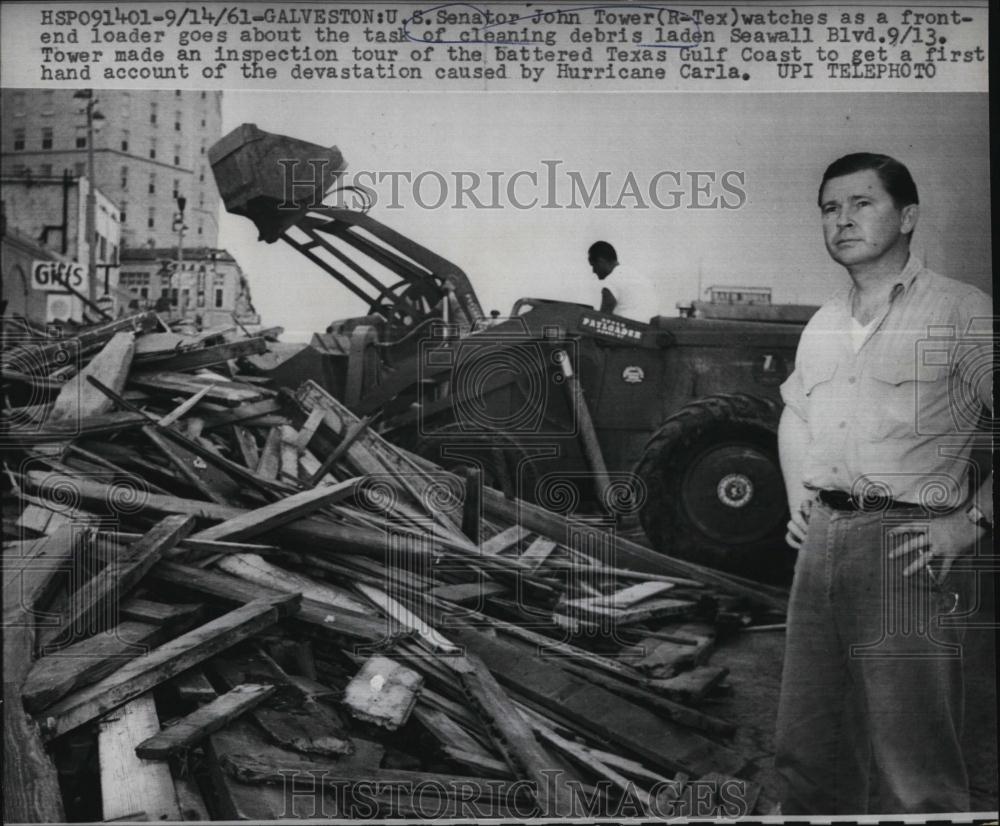 1961 Press Photo Senator John Tower Hurricane Carla Seawall Blvd - RSL39341 - Historic Images