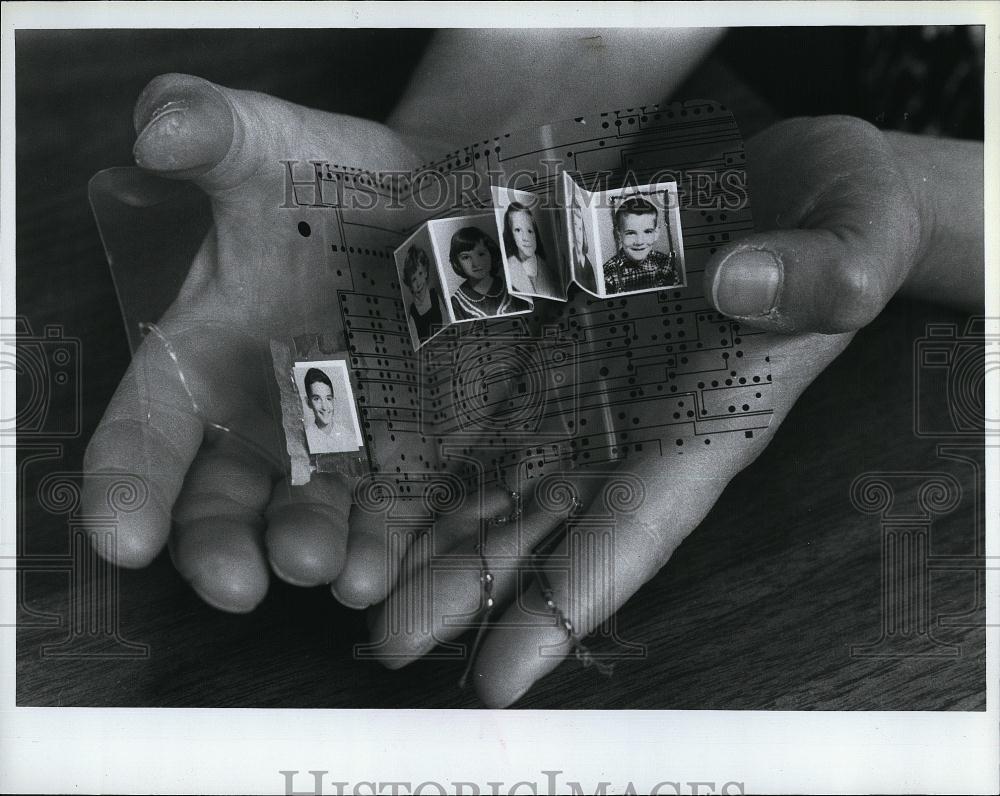 1996 Press Photo Artist Marcell Stasa and her miniatures - RSL90885 - Historic Images