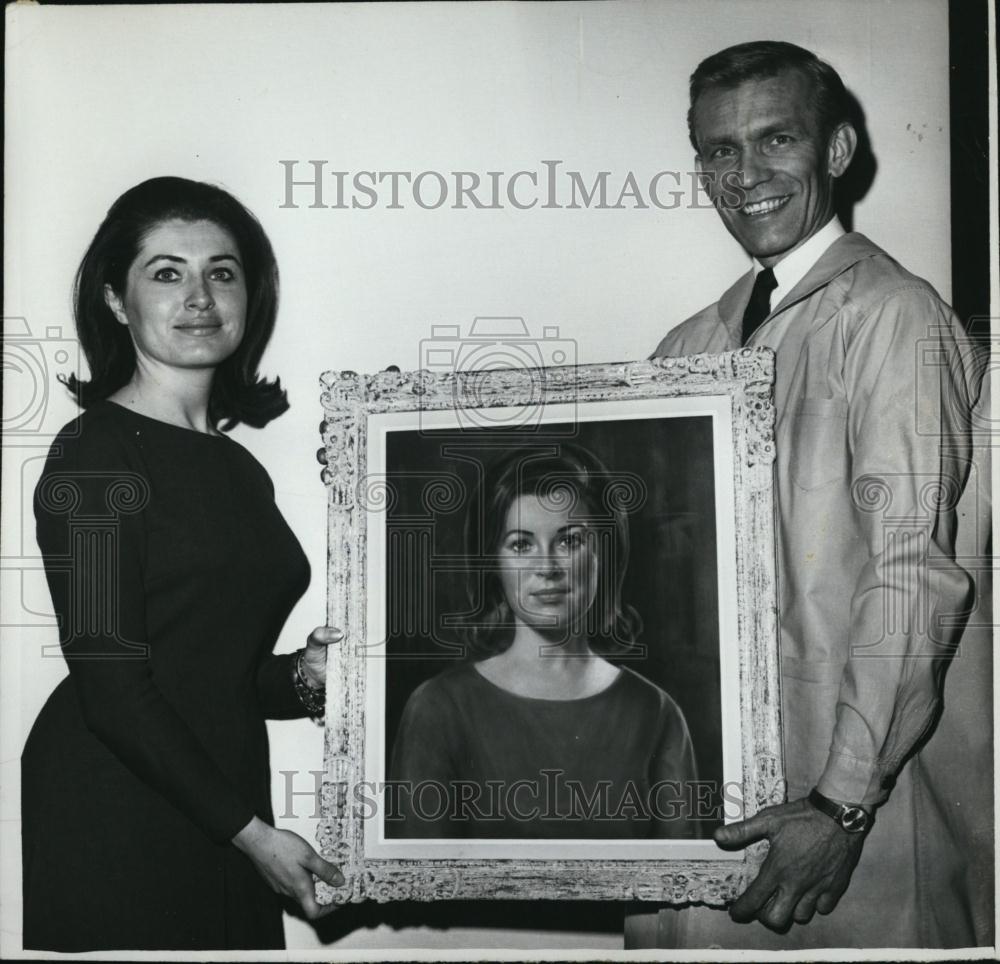 1967 Press Photo Pat Collins, Her Portrait &amp; Celebrity Painter Bob Williams - Historic Images