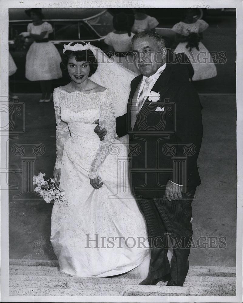 1959 Press Photo Jos DeMambro w/ daughter Patricia at her wedding at St Ignatius - Historic Images