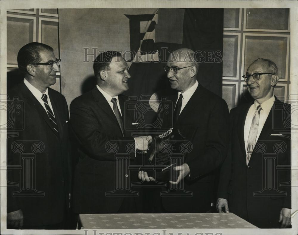 1959 Press Photo Tau Epsilon Phi Fraternity Man Of The Year Dr William Dameshek - Historic Images
