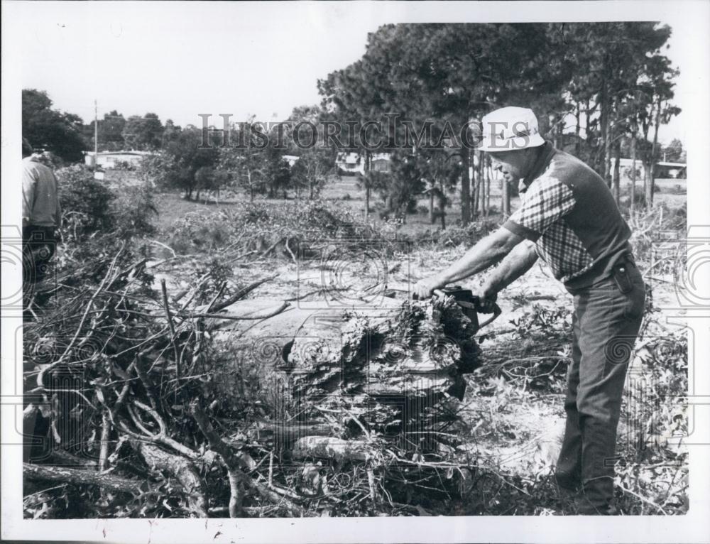 1980 Press Photo Joe Lucas, Firewood, New Port Richey Community Hospital - Historic Images