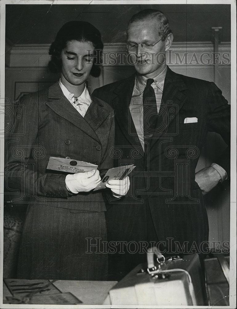 1938 Press Photo Warren Pershing & his wife Muriel Bache Richards - RSL81945 - Historic Images