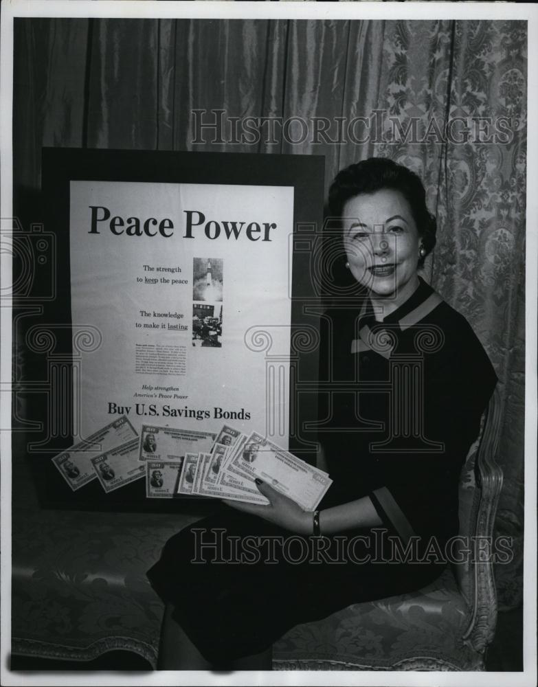 1958 Press Photo Mrs Robert B Anderson, wife of Secretary of the Treasury - Historic Images