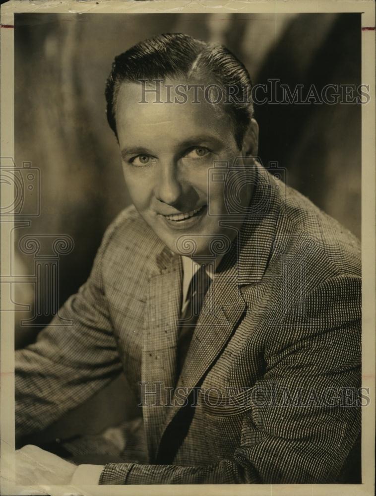 1958 Press Photo Singer Bob Crosby in &quot; The Bob Crosby Show&quot; - RSL94869 - Historic Images