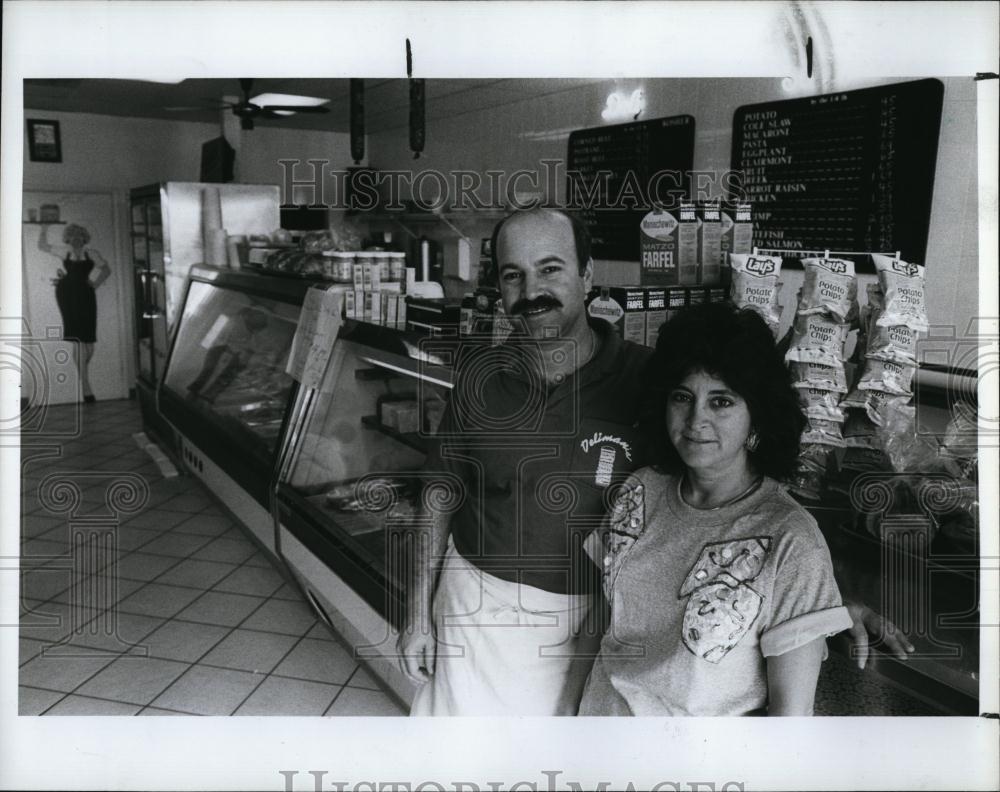 1989 Press Photo Glenn and Sherri Phillips, Owners at Delimania - RSL99785 - Historic Images