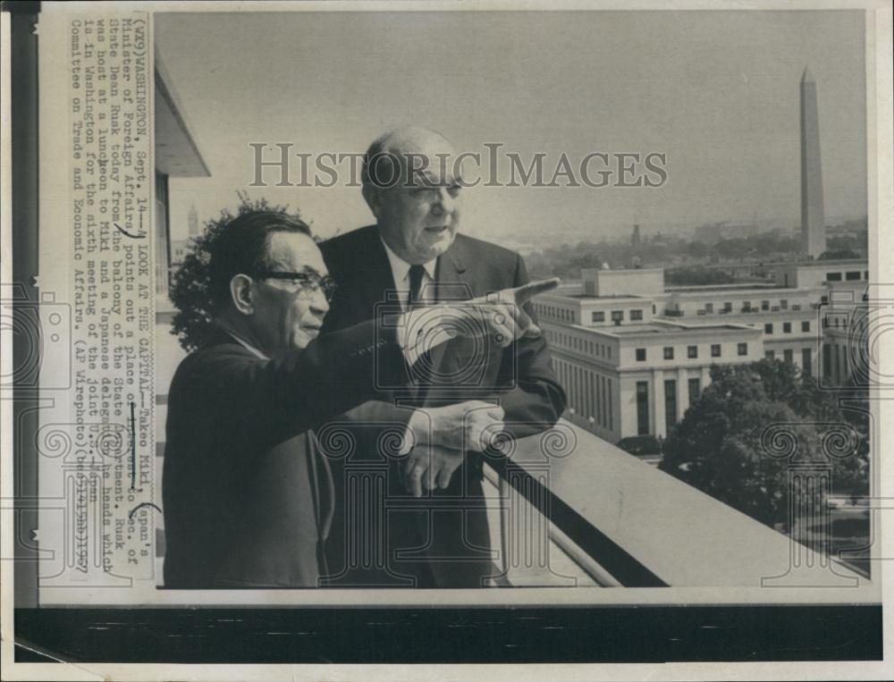 1977 Press Photo Japan&#39;s Takeo Miki and Sec of State Dean Rusk - RSL69901 - Historic Images