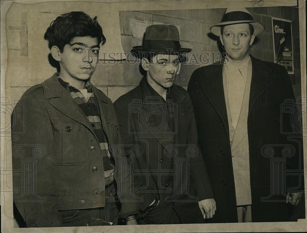 1950 Press Photo Paul Shanoon James Dittman Officer Louis Pucillo stolen car - Historic Images