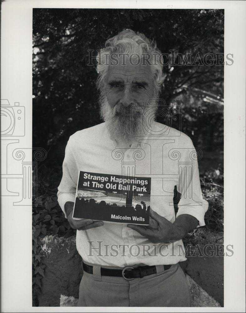 1992 Press Photo Malcolm Wells, Author &quot;Strange Happenings at the Old Ball Park&quot; - Historic Images