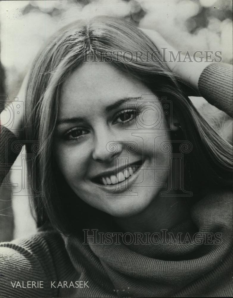 Press Photo Valeria Karasek in "Magic To Do" - RSL45587 - Historic Images