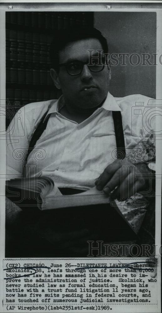 1965 Press Photo Lawyer Sherman Skolnick reading - RSL44235 - Historic Images
