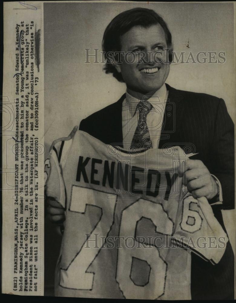 1973 Press Photo Senator Edward M Kennedy, Framingham State College Jersey - Historic Images