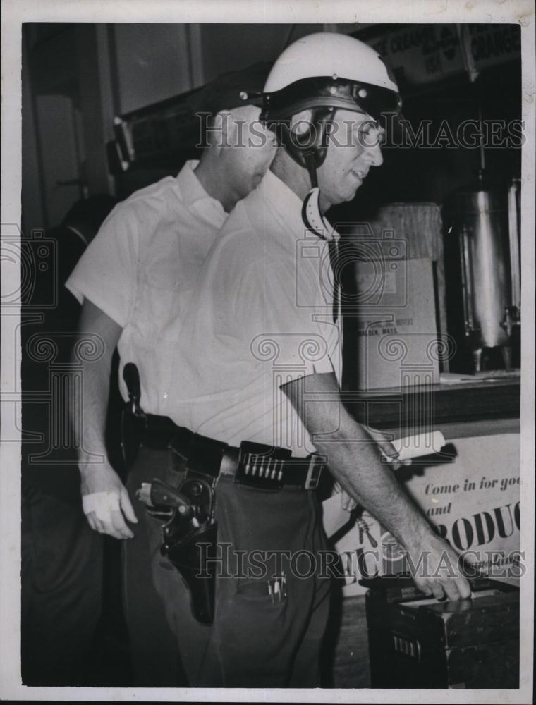 1967 Press Photo Police Officer John Mitchell &amp; Officer Thomas Keeley - Historic Images