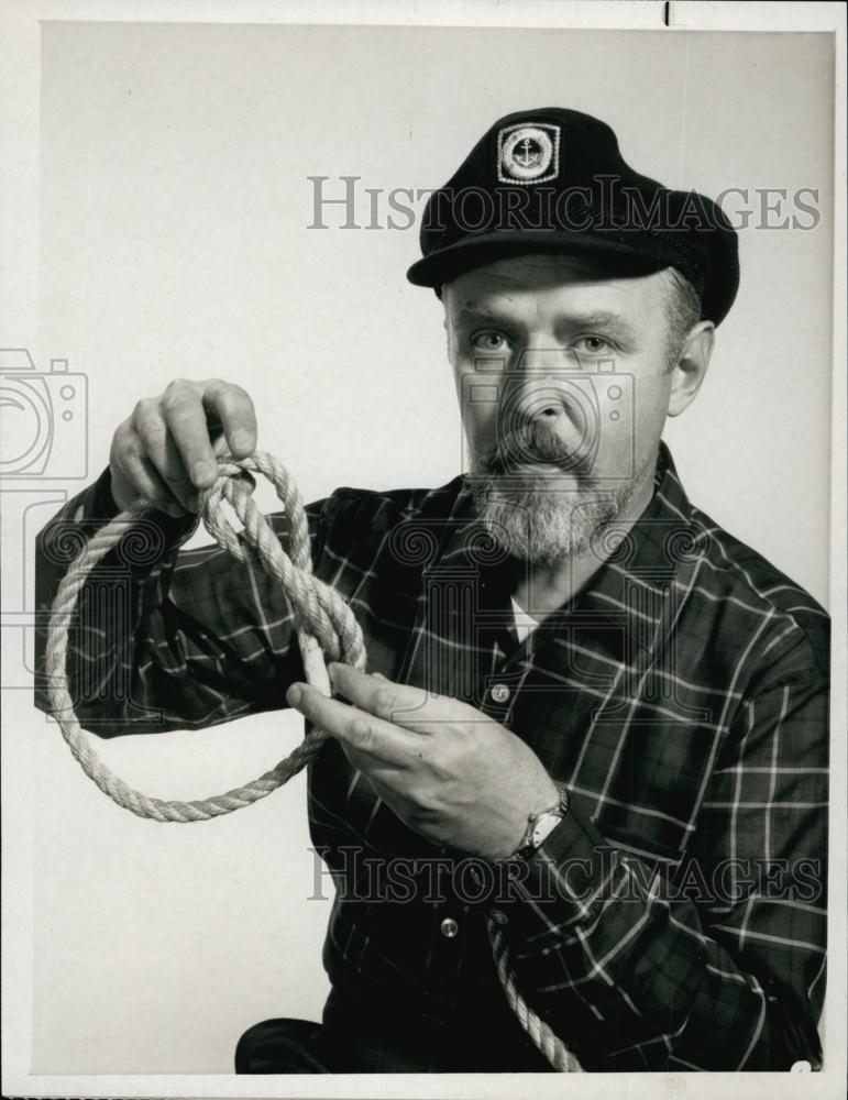 1963 Press Photo Bob Cattle, Cartoonist, Captain Bob, The Ruff N Reddy Show - Historic Images