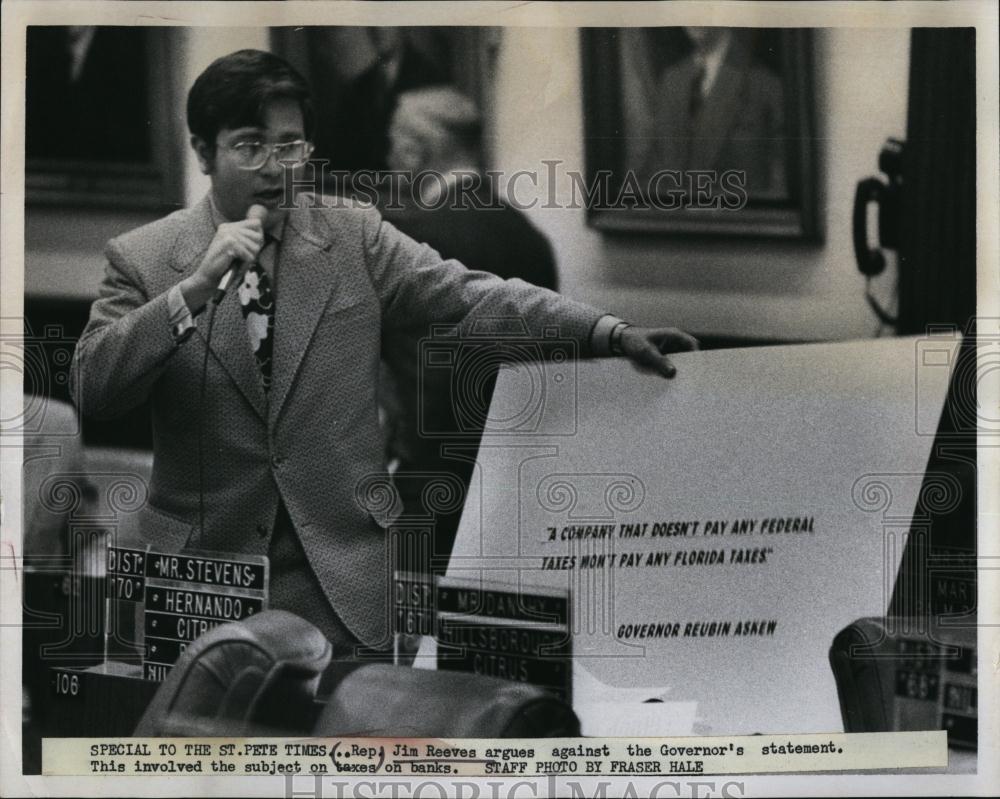 1971 Press Photo Rep Jim Reeves argues against Governor&#39;s statement on taxes - Historic Images