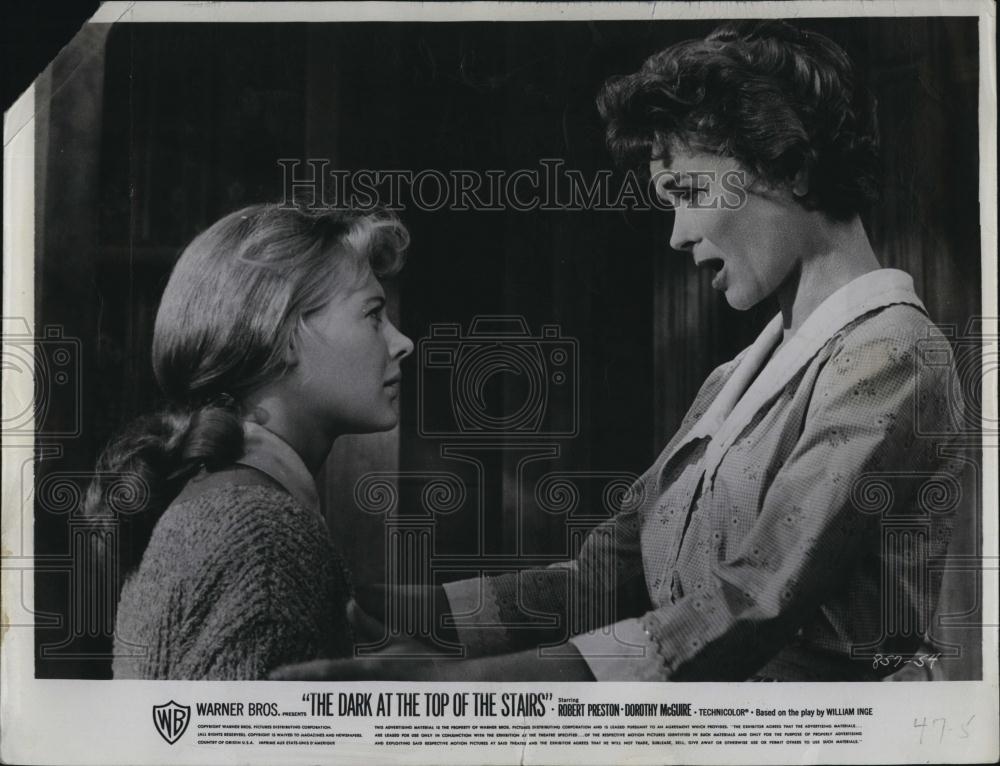 1960 Press Photo S Knight ,D McGuire in &quot;The Dark at the Top of the Stairs&quot; - Historic Images