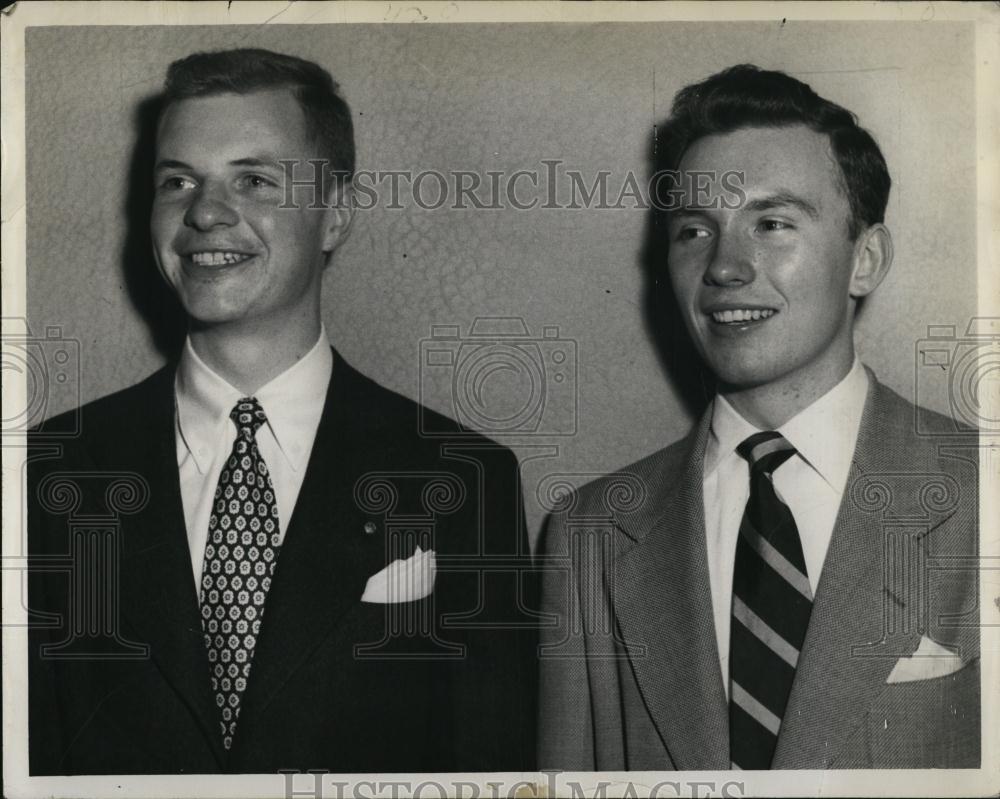 1951 Press Photo Bernard Coyne, Loyola U &amp; Frank Stafford Loyoyla - RSL07905 - Historic Images