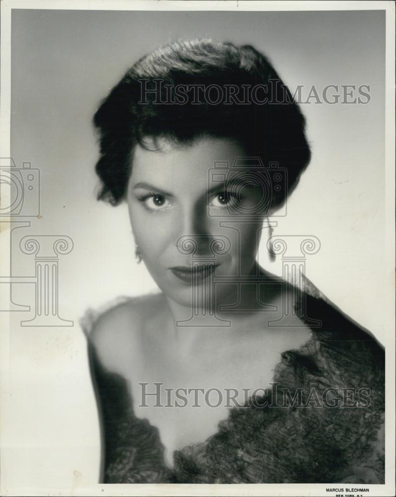 1958 Press Photo Actress Lily Lodge in "A Moon for the Misbegotten" - RSL03801 - Historic Images