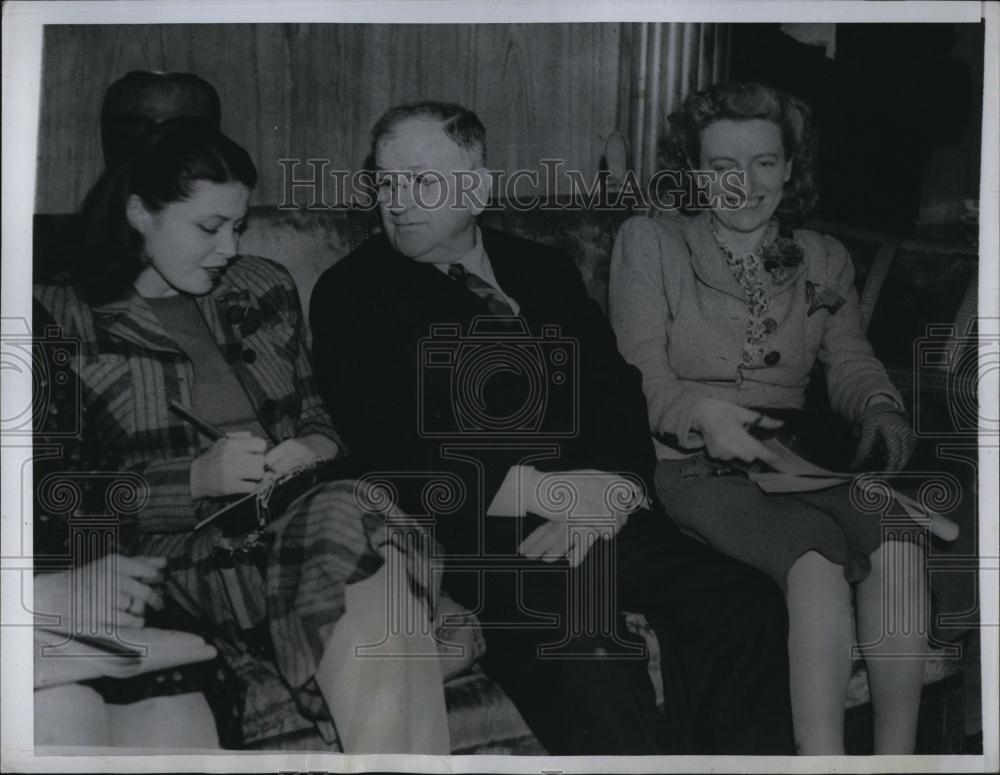 1945 Press Photo Sec of Interior Harold Ickes in London for Mideast oil talks - Historic Images