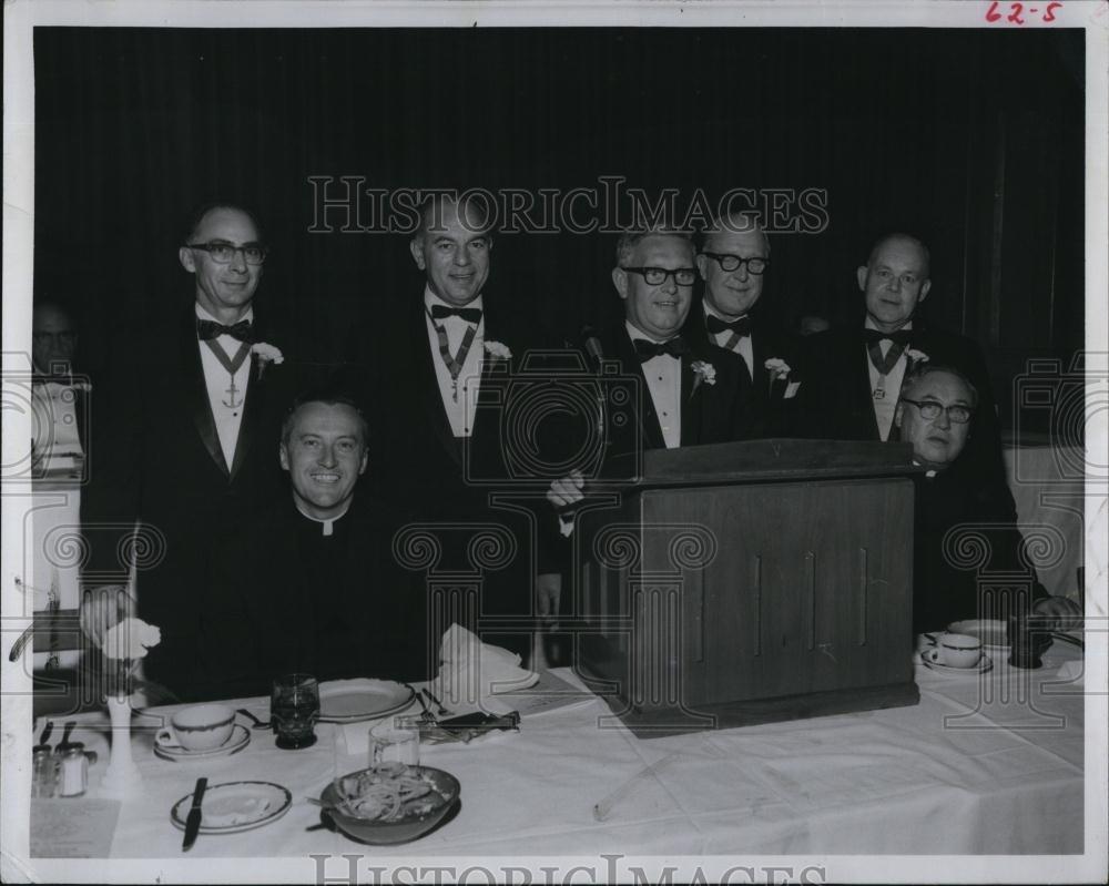 1968 Press Photo St Peter's Church Fr Francis McGann, Msg John Donovan, Mayor Su - Historic Images