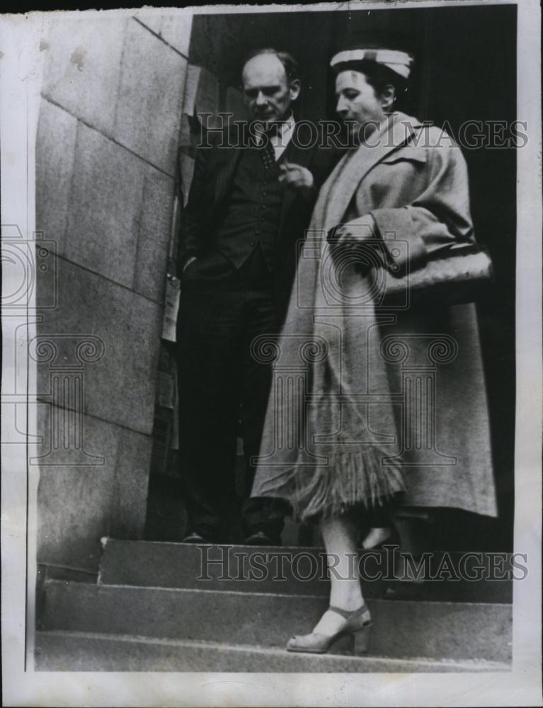 1956 Press Photo Parents Mr and Mrs Clyde Kluchhohn leaving court - RSL82709 - Historic Images