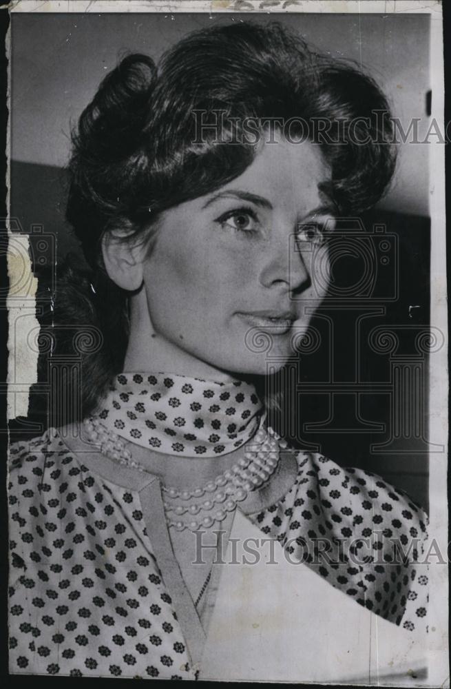 1959 Press Photo Suzy Parker Actress Model after car crash - RSL78275 - Historic Images