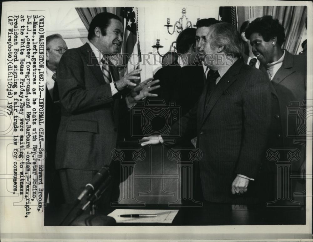 1975 Press Photo Sen Edward Brooke, Rep Peter Rodino, Rep Barbara Jordan - Historic Images