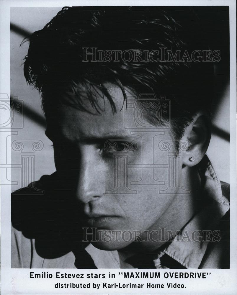 Press Photo Emilio Esteves stars in of "Maximum Overdrive" - RSL81323 - Historic Images