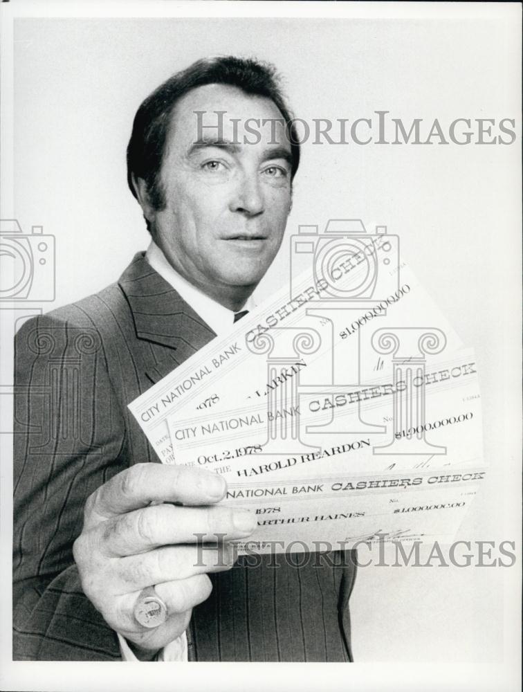 1980 Press Photo Robert Quarry in &quot;The Millionaire&quot; - RSL65187 - Historic Images